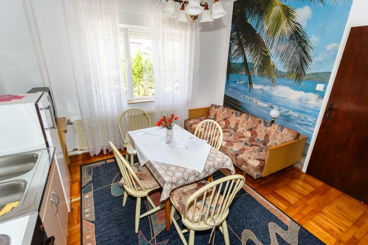 Apartmani Jelica Krk Town Kültér fotó