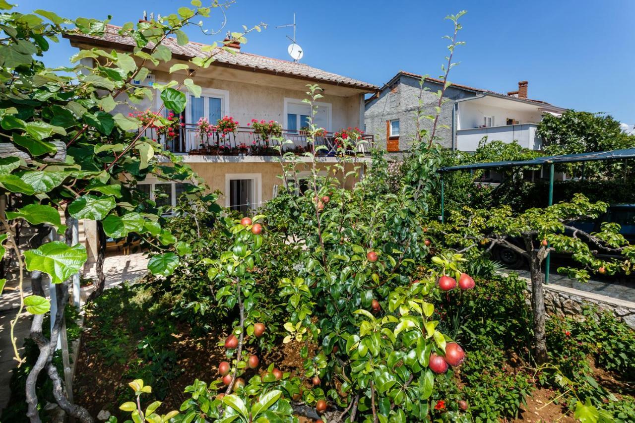 Apartmani Jelica Krk Town Kültér fotó