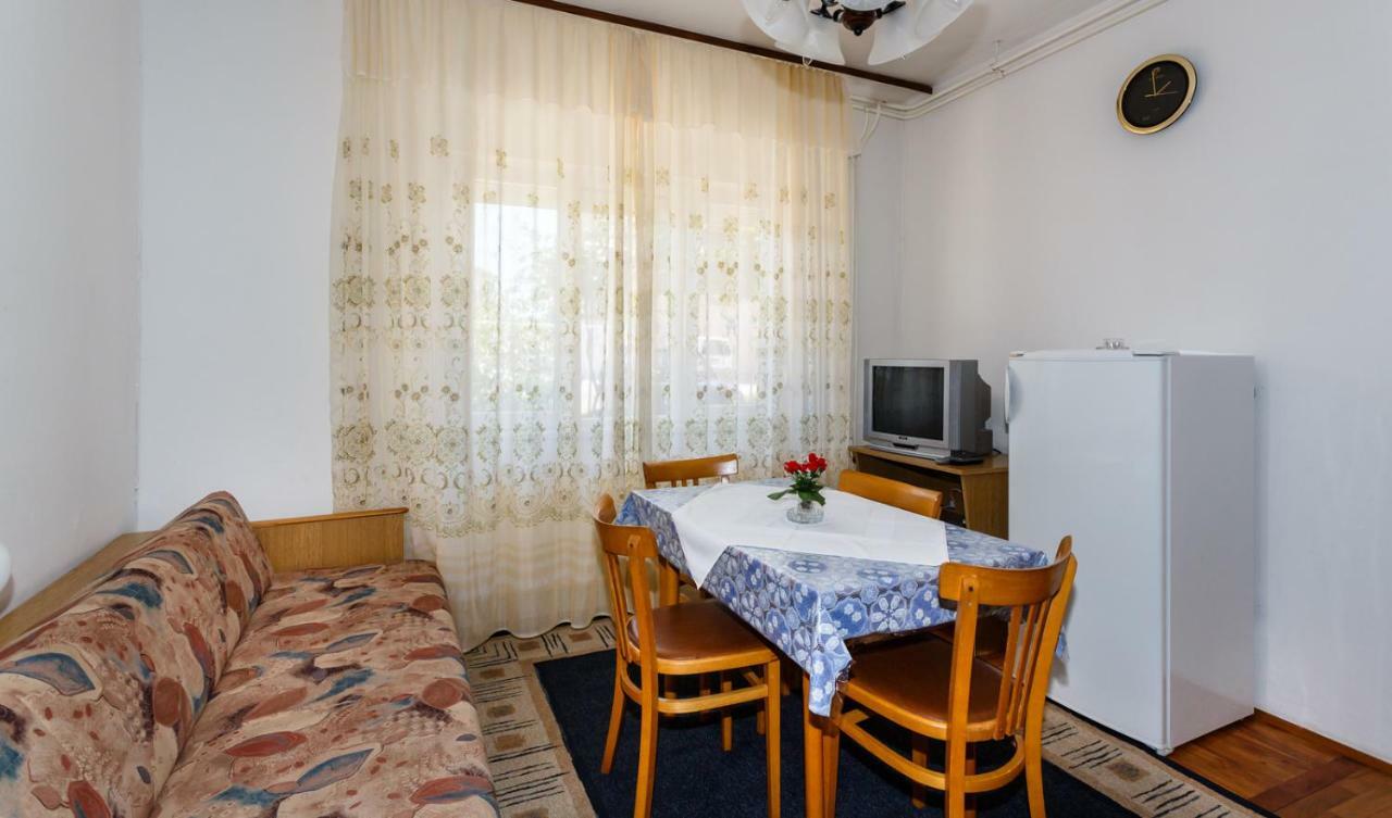 Apartmani Jelica Krk Town Kültér fotó